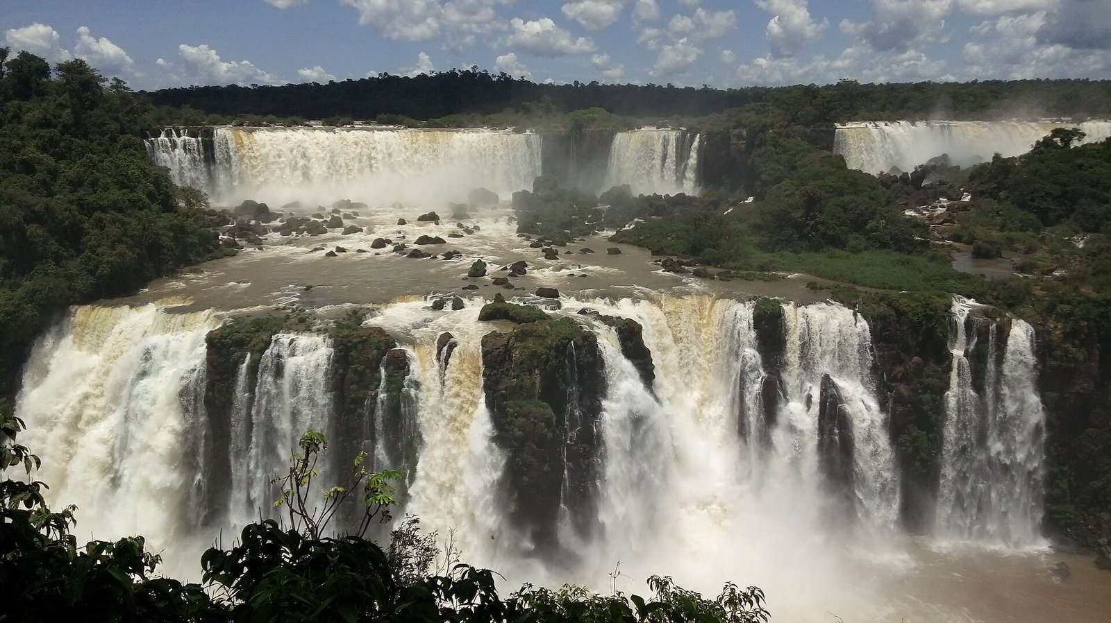 Parque Nacional do Iguaçu: quedas das Cataratas vistas do lado brasileiro, em Foz do Iguaçu (PR)