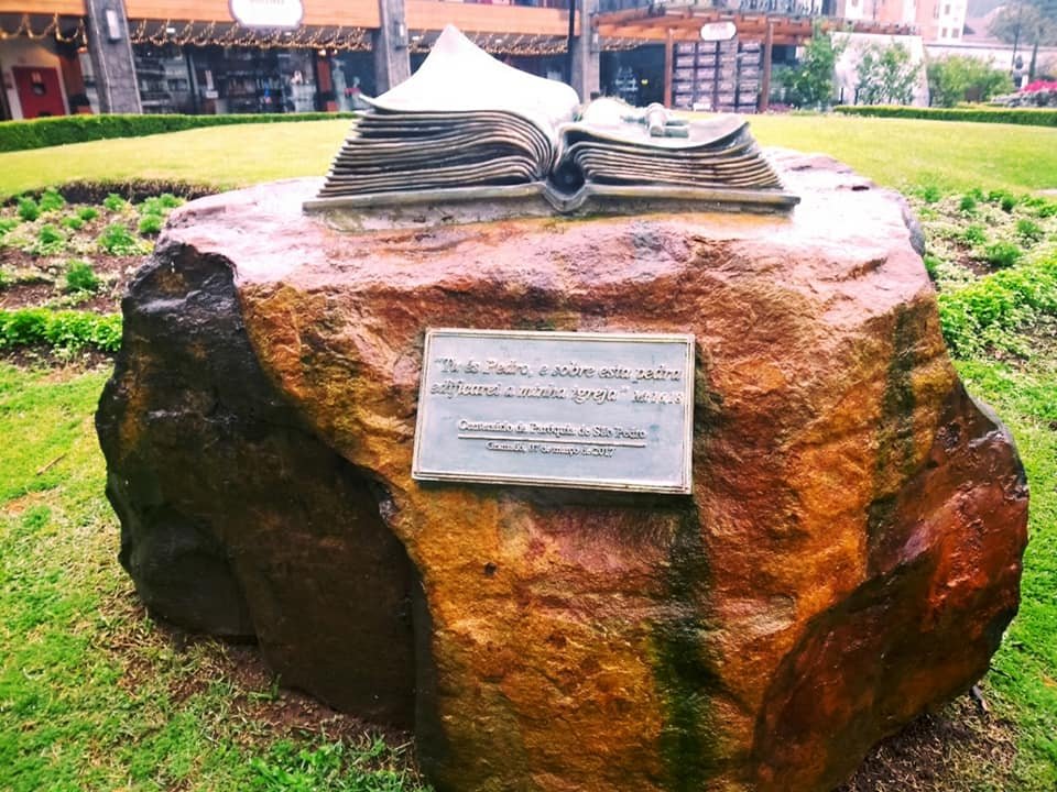Igreja Matriz Sao Pedro Apostolo, em frente a Praca Major Nicoletti, em Gramado