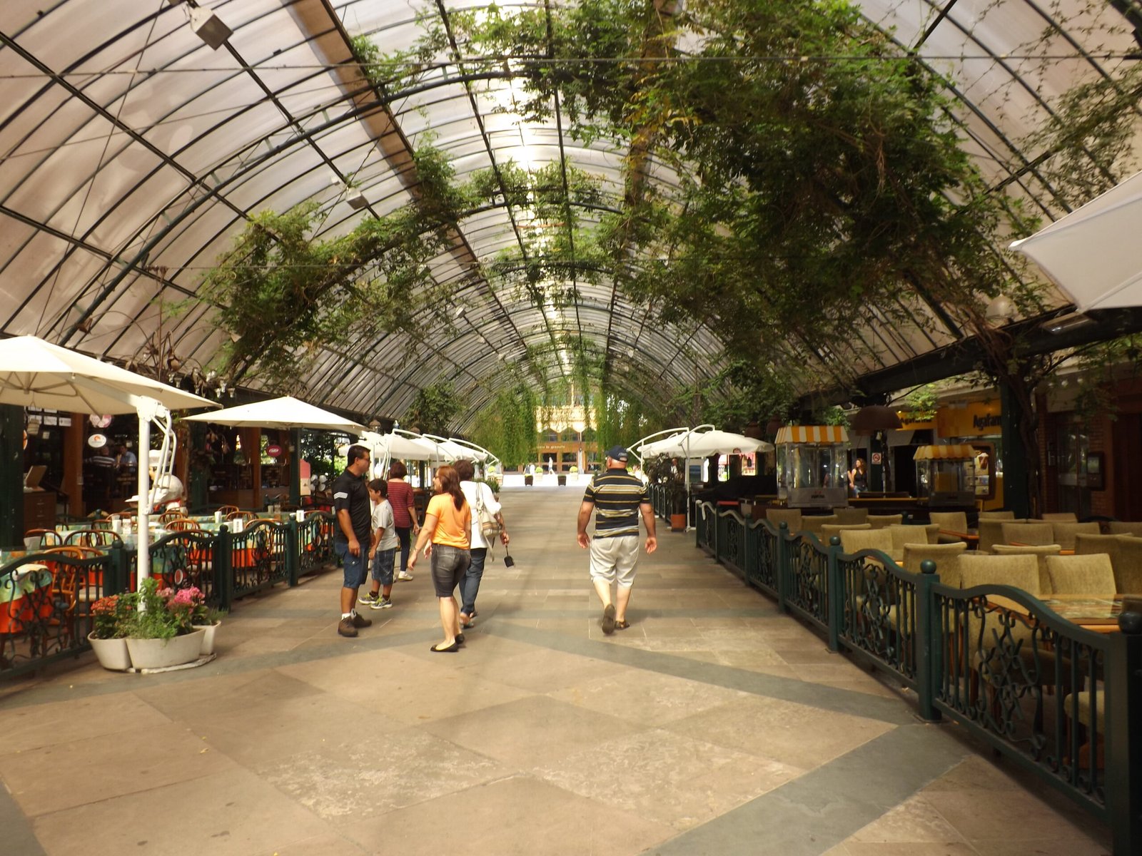 Rua Coberta, um dos pontos centrais de Gramado, com lojas e restaurantes