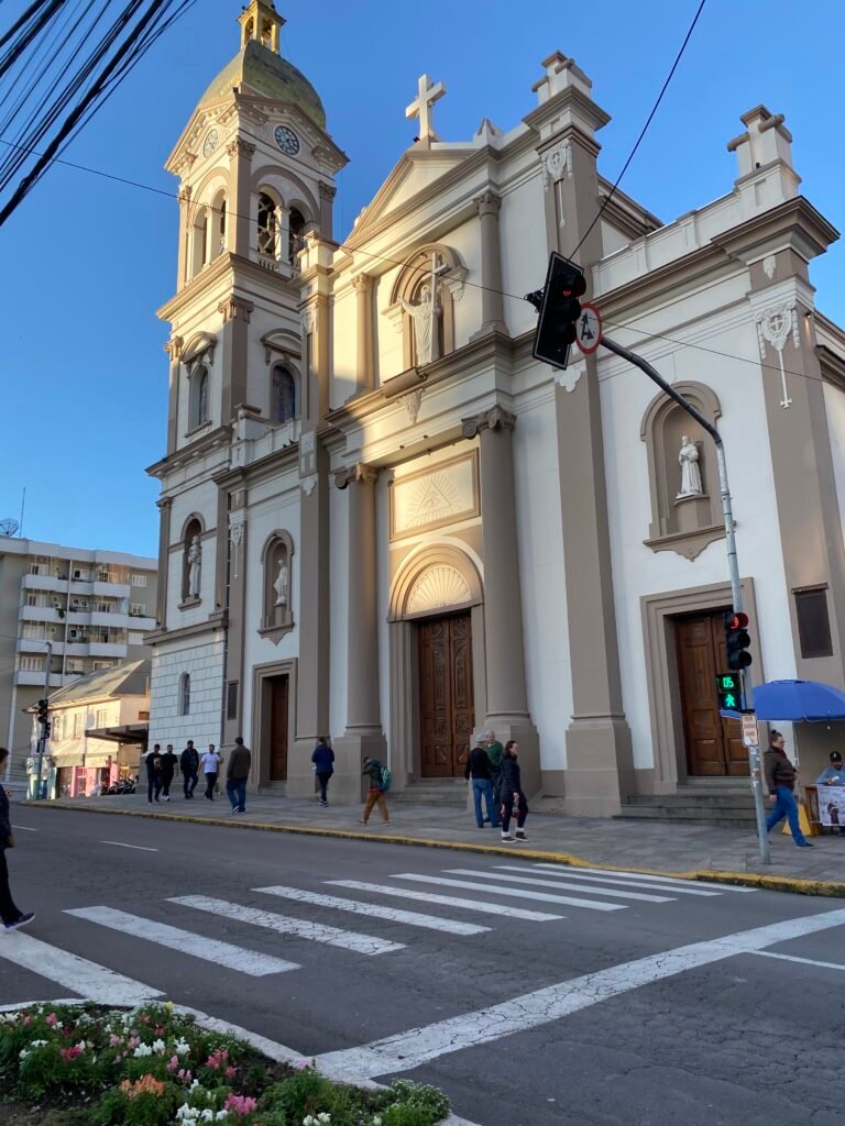 Fachada do Santuário Santo Antônio, na Rua Marechal Deodoro, centro de Bento Gonçalves (RS)