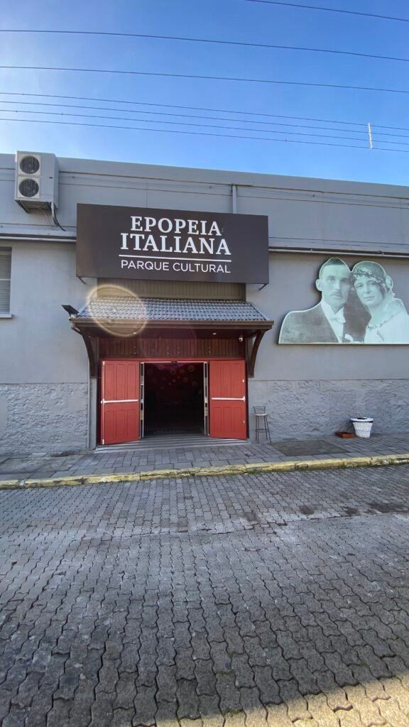 Fachada do Parque Cultural Epopeia Italiana, em Bento Gonçalves (RS)