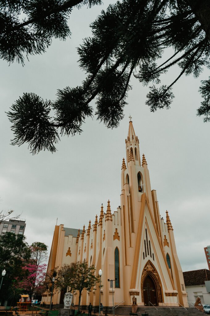 Igreja Cristo Rei, em estilo gótico moderno, na Cidade Alta, em Bento Gonçalves (RS)