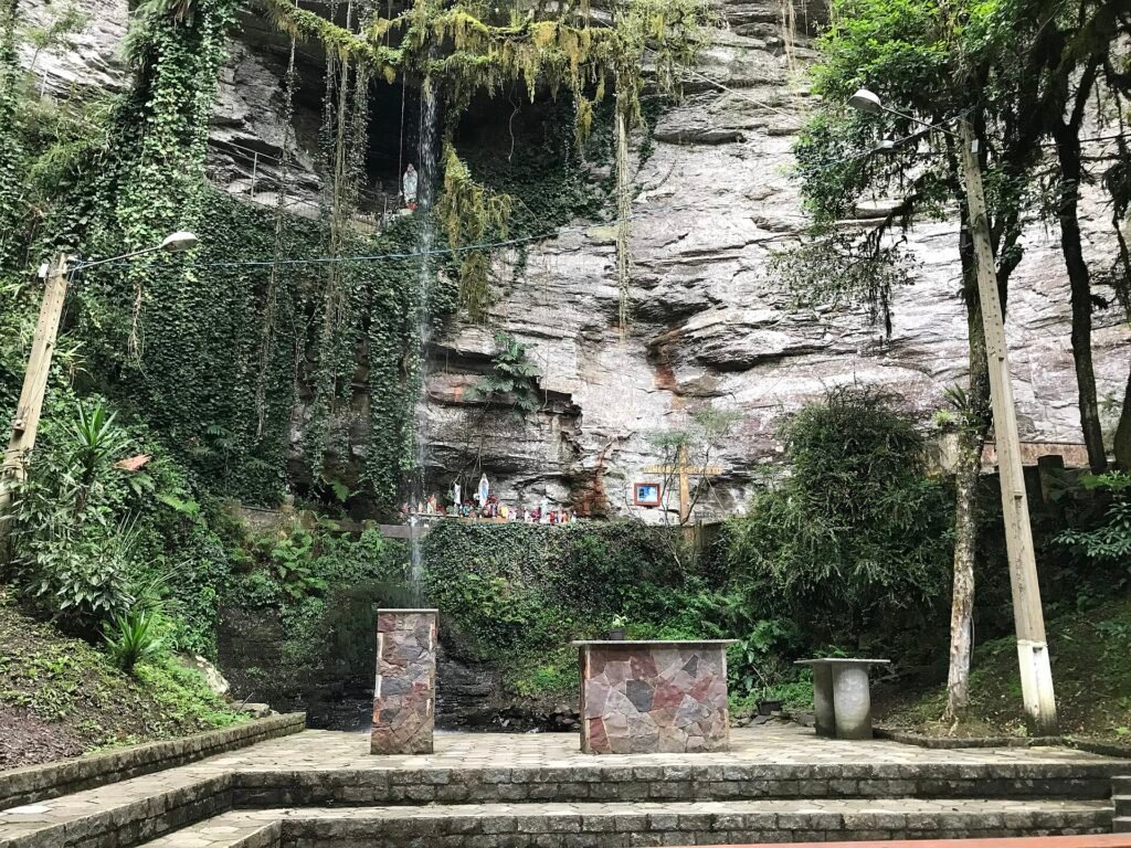 Gruta Nossa Senhora de Lourdes, bairro Santa Terezinha, Urubici (SC)