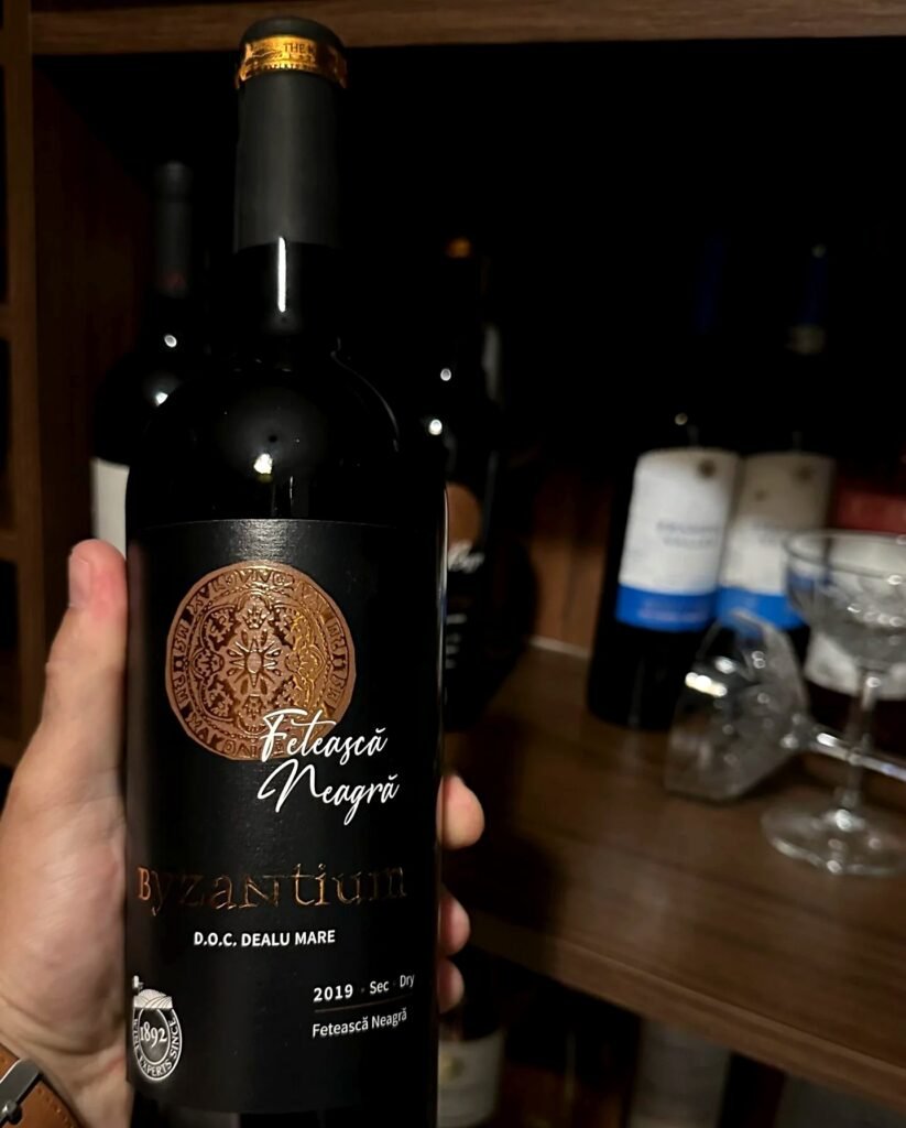 Garrafa de vinho romeno servida no Mon Chéri, em Pomerode (SC)